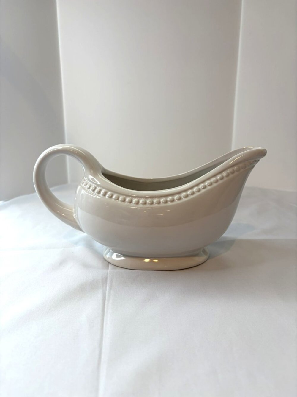 Tabletops Gallery Isabella Beaded Cream Gravy Boat Cottagecore Farmhouse Holiday - Picture 8 of 11